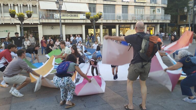 Un mapa gigante muestra en la Plaza Mayor los objetivos de la Agenda 2030