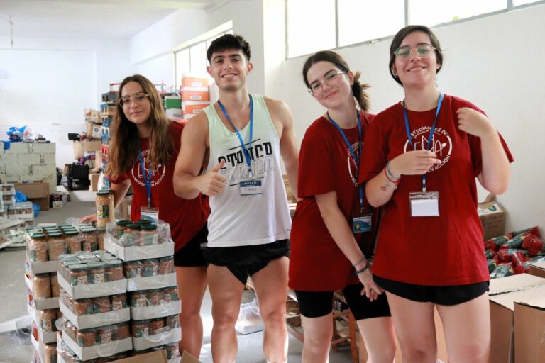 Estudiantes de Medicina de Albacete han colaborado este verano con SOS Refugiados Europa en Atenas