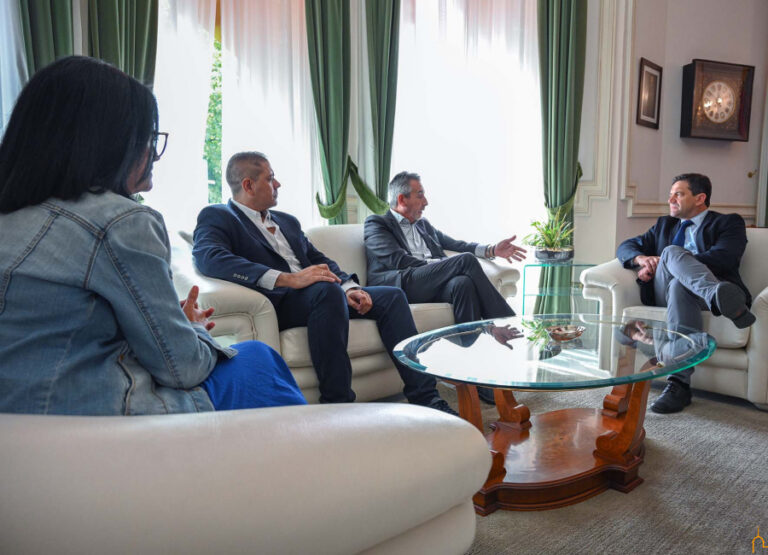 El alcalde de Valdepeñas le traslada a Valverde la delicada situación que presenta el Museo del Vino