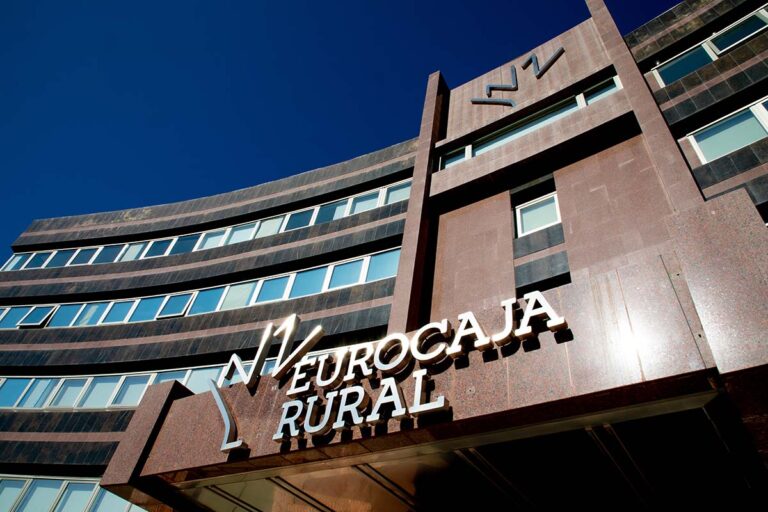 Eurocaja Rural pone en marcha un protocolo de actuación especial dirigido a sus clientes asegurados para mitigar los daños causados por la DANA