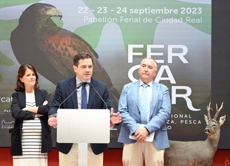 Valverde reforzará el apoyo a FERCATUR para promocionar la caza como motor económico, cultural y turístico de la provincia