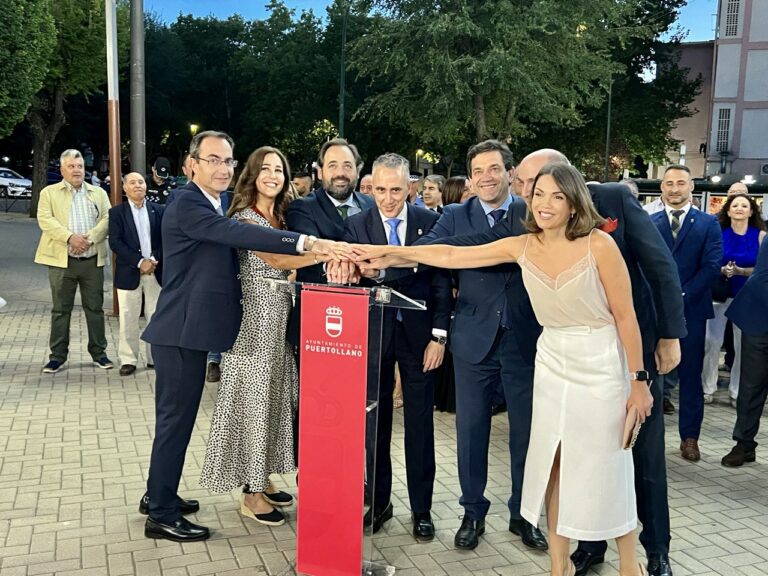 Pullas políticas y fétidos efluvios se cuelan en la inauguración de las fiestas de Puertollano