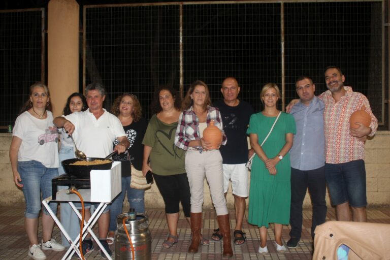 El sabor a La Mancha se despliega por la Avenida del Deporte en la demostración gastronómica de migas al pastor