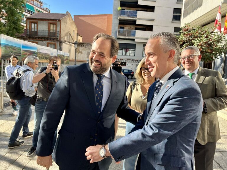 Núñez asegura que Puertollano «ha recobrado la sonrisa» tras cien días de gobierno del PP y ofrece su apoyo en las Cortes regionales