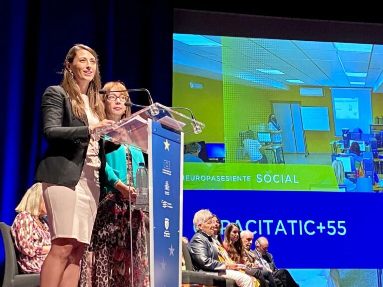 El Gobierno regional celebra el reconocimiento a su compromiso con la capacitación digital de las personas mayores en los Premios #EuropaSeSiente
