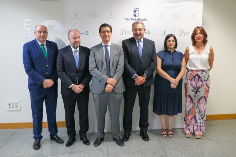 El Gobierno regional confirma la apertura del Centro de Salud de Alcoba de los Montes y una segunda sala de hemodinámica en el Hospital de Ciudad Real