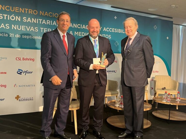 La Fundación Bamberg reconoce la trayectoria profesional y política en salud del consejero de Sanidad de Castilla-La Mancha