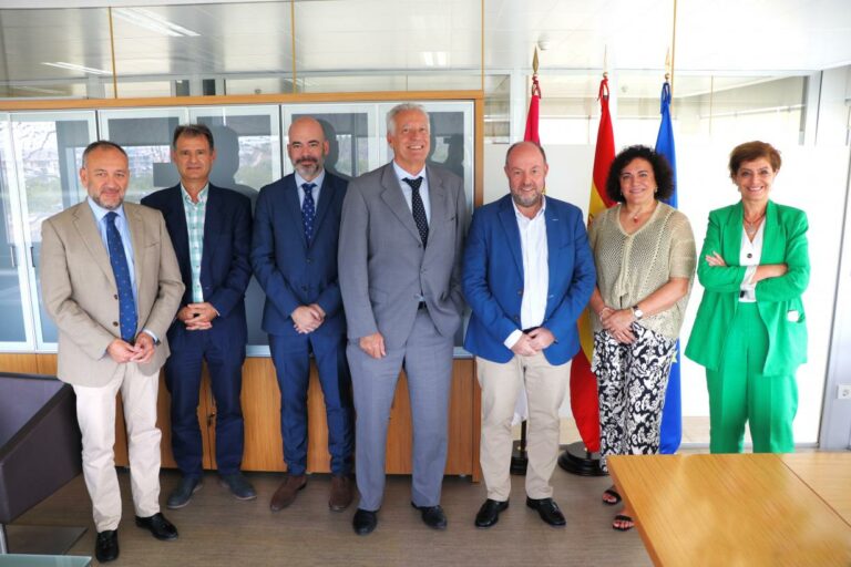 El SESCAM y los Colegios de Médicos continúan y profundizan su fructífera colaboración mediante la firma del convenio PAIME