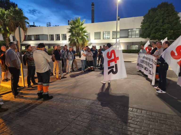El sindicato STR se concentra en Puertollano para pedir el coeficiente reductor para los trabajadores de la industria química y del refino