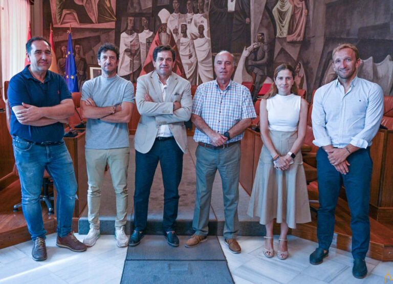 Valverde recibe a la directiva del CD Miguelturreño juvenil un día antes del debut en División de Honor