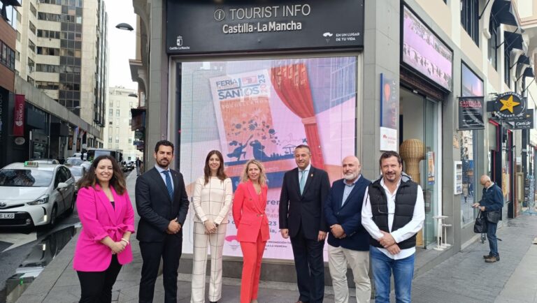 La Feria de Todos los Santos llena de público la Oficina de Turismo de Castilla-La Mancha, en Madrid, el día de su presentación