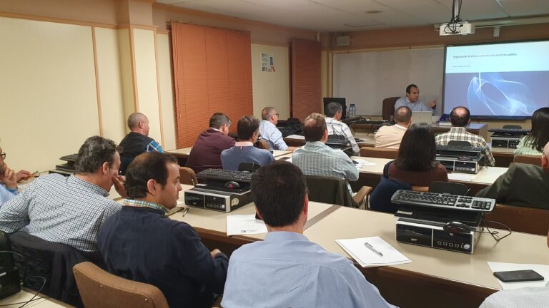 El Colegio Oficial de Ingenieros Técnicos Industriales de Ciudad Real celebra con éxito una jornada sobre eficiencia energética en alumbrado