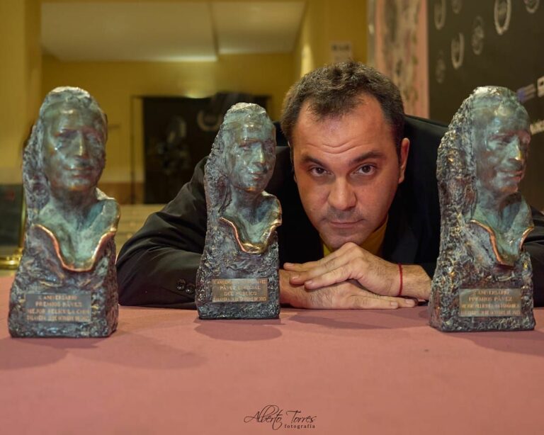 ‘El Cacharrico’ de Óscar Toribio arrasa con tres galardones en los Premios Páez