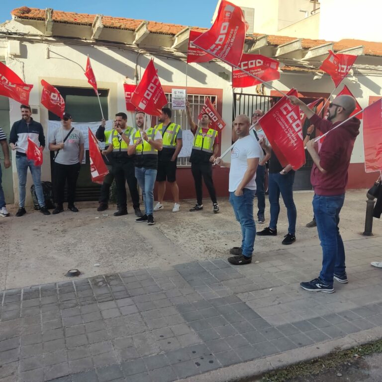 La plantilla de Ambulancias TMS-Ciudad Real secunda unánimemente la primera de las diez jornadas de huelga convocadas para exigir el abono de sus nóminas