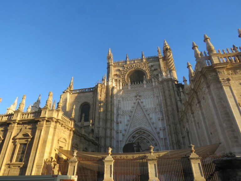 Visita a la Catedral de Sevilla, la mayor de estilo gótico del mundo y una joya de la humanidad , crisol de culturas