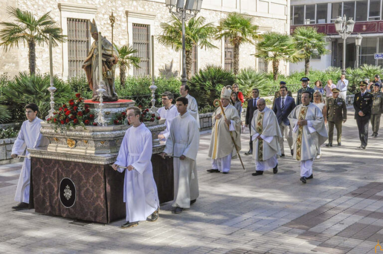 El presidente de la Diputación asiste en la Catedral a la solemnidad de Santo Tomás de Villanueva
