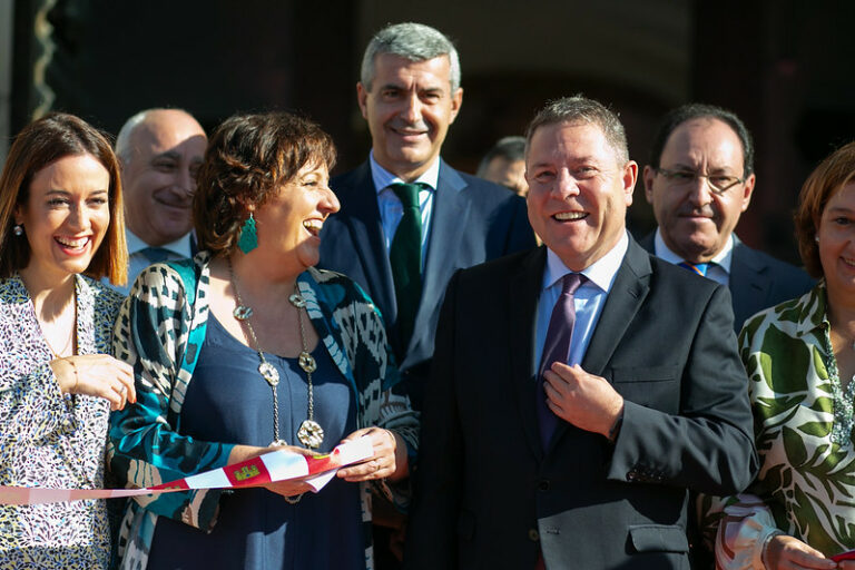 García-Page certifica la aprobación de un “programa pionero” para facilitar el relevo generacional en la artesanía y “recuperar oficios”