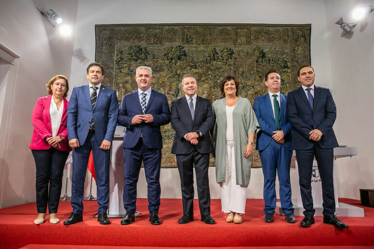 El Gobierno regional aprueba 73 millones de euros para mejorar la empleabilidad de más de 7.000 personas desempleadas de larga duración e incorpora formación y un cheque empleo