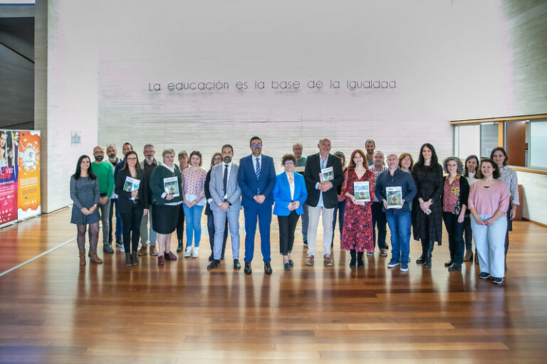 El Gobierno regional realizará unas 4.000 acciones formativas a lo largo del presente curso escolar para formar a más de 30.000 profesores