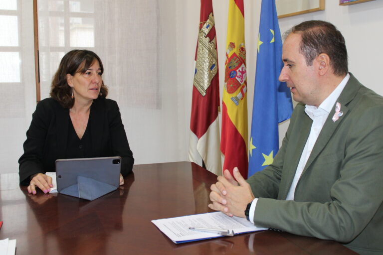 Blanca Fernández garantiza al alcalde de Miguelturra “lealtad y colaboración institucional” por parte del Gobierno de Castilla-La Mancha