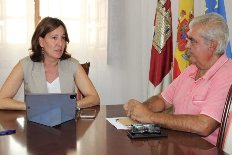 Blanca Fernández marca como líneas estratégicas para Retuerta del Bullaque la mejora de las infraestructuras y de los servicios de atención a las personas