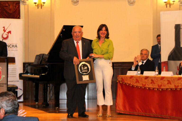 Blanca Fernández confirma 15 millones de euros en ayudas para reestructuración del viñedo en la provincia de Ciudad Real