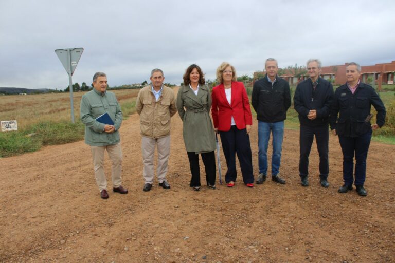 Blanca Fernández destaca los 40 kilómetros arreglados en los caminos del Vicario de Ciudad Real como ejemplo de colaboración institucional