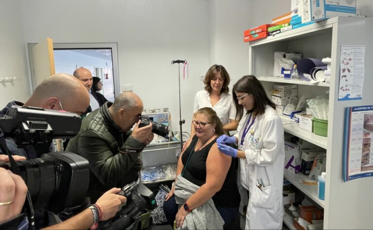 Blanca Fernández hace un llamamiento a la ciudadanía a vacunarse frente a la gripe porque “será lo mejor que pueda hacer por su salud y la de los suyos”