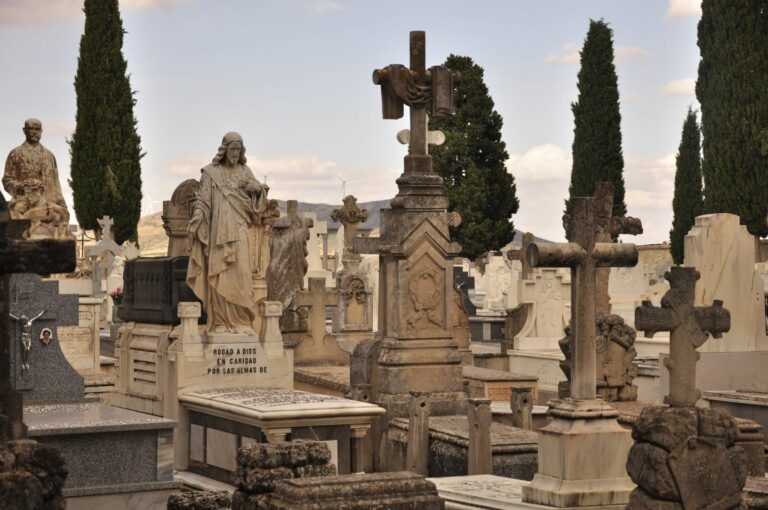 La historia del cementerio, la muerte íbera o la crónica negra, rutas para el Día de Todos los Santos en Valdepeñas