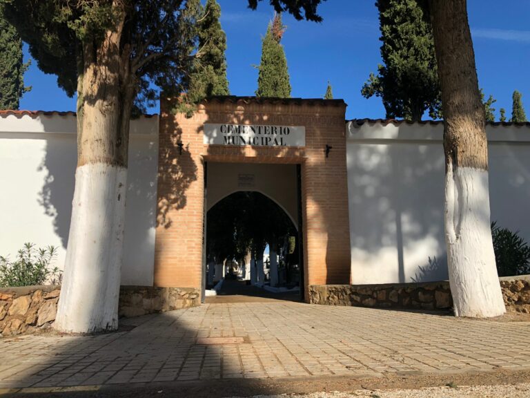 El Ayuntamiento de Pozuelo de Calatrava inicia los trámites para comprar los terrenos que permiten ampliar el cementerio municipal