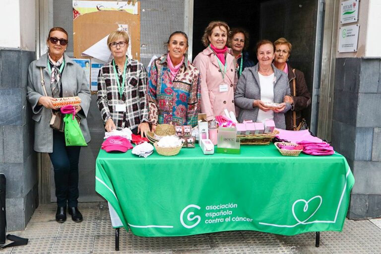 La Asociación Española Contra el Cáncer volvió a la calle para concienciar ante el cáncer de mama en Almodóvar del Campo