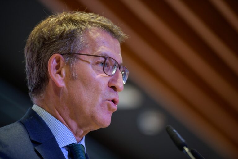 Feijóo destaca que la presencia de las mujeres en el medio rural garantiza que «el territorio esté vivo»