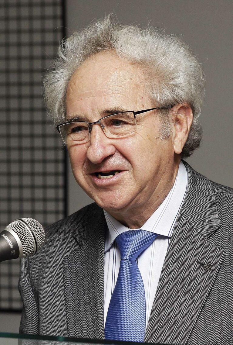 El poeta y escritor, Nicolás del Hierro, obtiene, a título póstumo, el primer Banco Literario de Piedrabuena