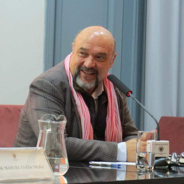 Presentación de Instantes, fotolibro poético de José Manuel Lucía Megías