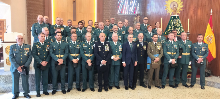 El alcalde de Puertollano celebra con la Guardia Civil la festividad de su patrona