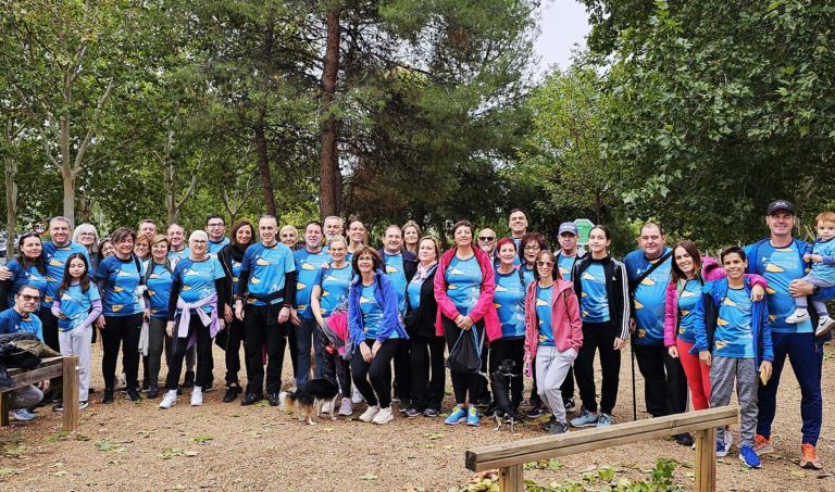 Puertollano: La carrera por la espondilitis llena de color azul de vida el parque del Pozo Norte 