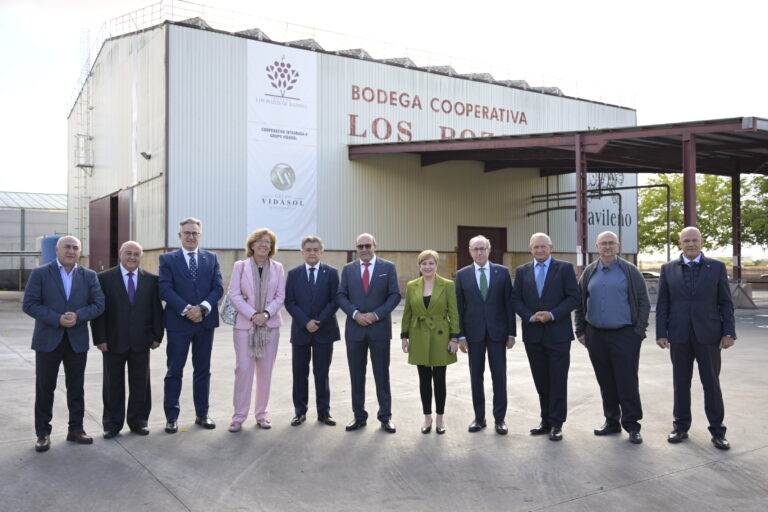 Globalcaja acompaña a la Cooperativa Los Pozos en su 25º aniversario y valora la aportación que realiza a la economía local de Daimiel