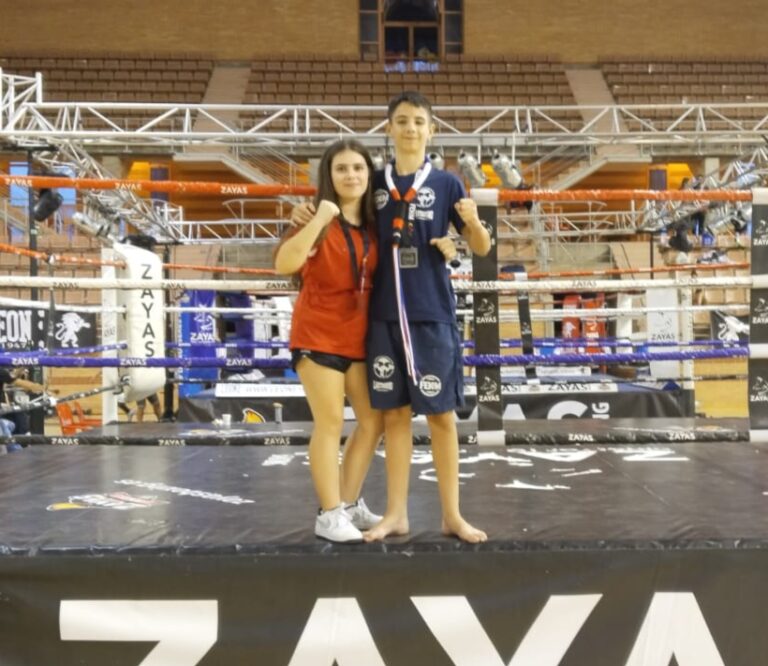 Paula García López y Yeray Ruiz Mullor, del club AMM Ciudad Real, medalla de plata en el Campeonato de España por selecciones de Muay Thai