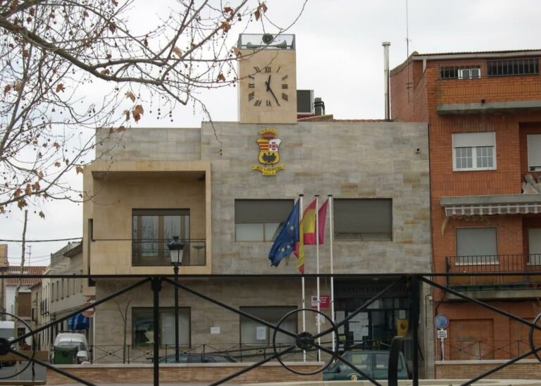 El alcalde de Porzuna se ha reunido con la Junta para solucionar el problema del tránsito de camiones por la Calle Cervantes