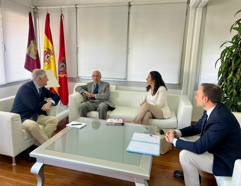 El alcalde de Ciudad Real conoce la labor de la Fundación Globalcaja