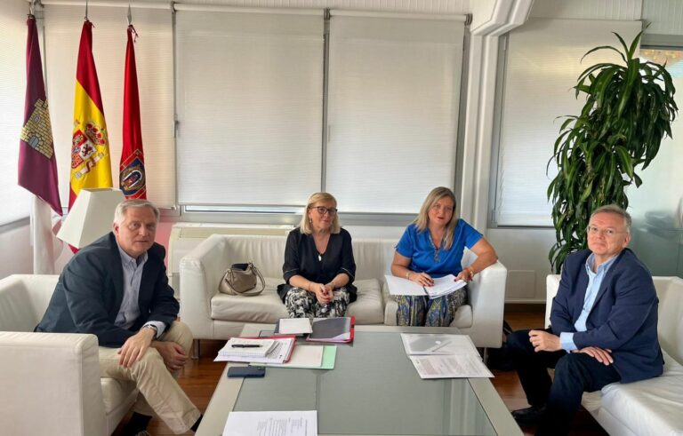 El alcalde recibe a Cruz Roja y le agradece su implicación y colaboración con el Ayuntamiento