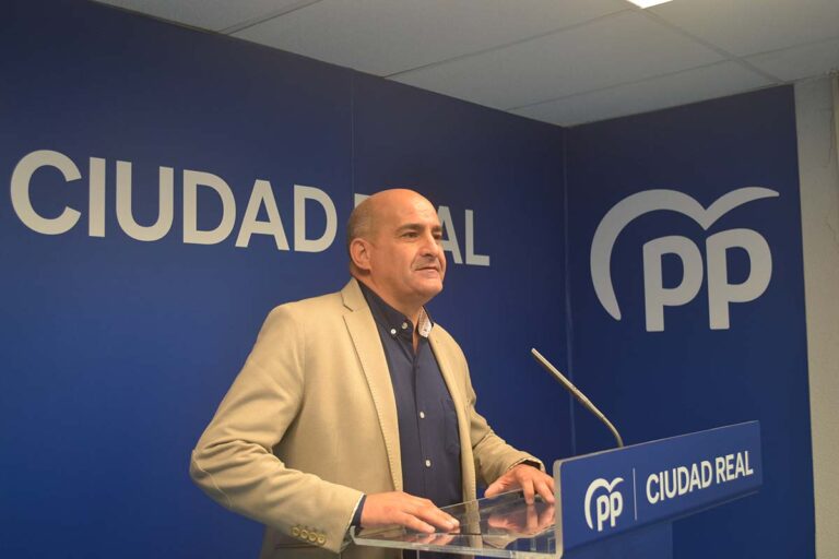 Julián Triguero: “El alcalde socialista de Pozuelo de Calatrava sube el IBI y asfixia aún más la maltrecha economía de las familias”