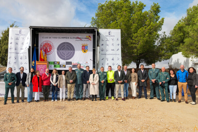 El presidente de la Diputación asiste al primer open de tiro celebrado en homenaje a la Unidad Antiterrorista Rural en Argamasilla de Alba