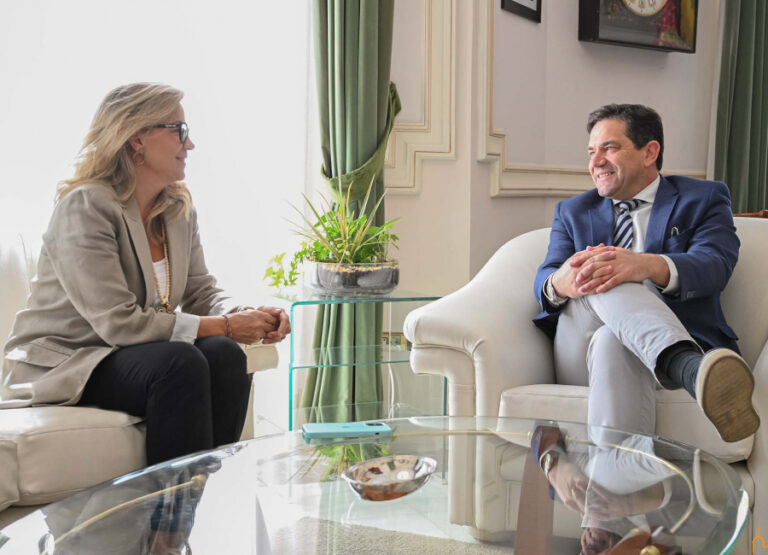 Valverde comparte con la presidenta nacional de AMFAR la función primordial que desempeñan las mujeres en el desarrollo rural