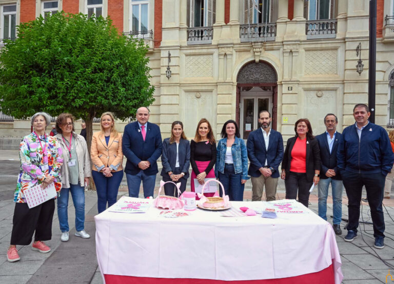 La Diputación colabora con AMUMA aportando fondos que puedan ser útiles para investigación, terapia y nuevas técnicas que palien el cáncer de mama