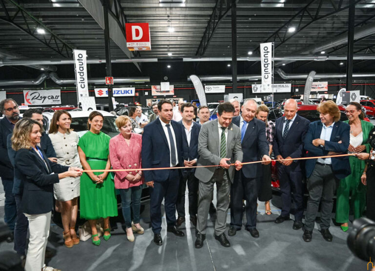 Valverde destaca en la inauguración de Fecirauto la incidencia del sector de la automoción en la economía provincial