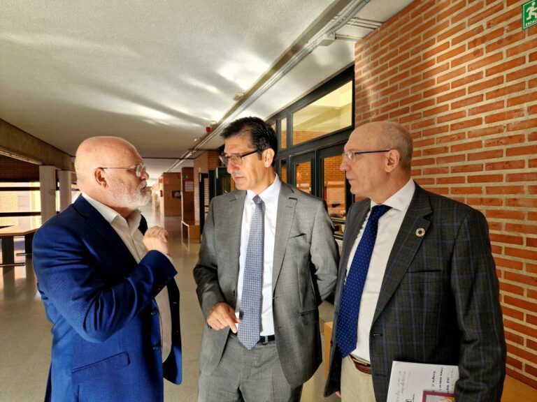 El Gobierno regional quiere garantizar el acceso a la digitalización como un derecho básico de atención y de inclusión de las personas en situación de vulnerabilidad