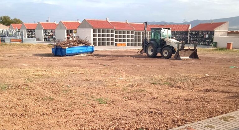 El Cementerio de Puertollano se prepara ante la festividad de Todos los Santos y amplía su horario de apertura durante siete días