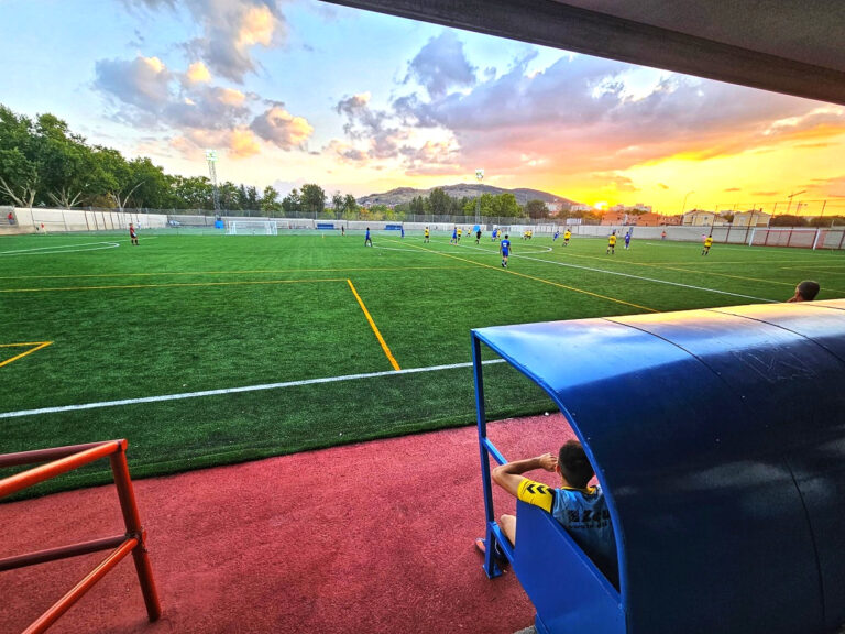Puertollano: Las competiciones y entrenamientos vuelven al renovado césped artificial del anexo del Sánchez Menor