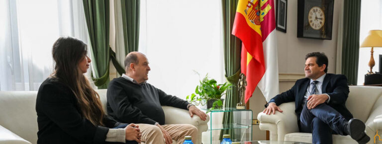 La Diputación buscará la forma de colaborar con ACCEM ante la coyuntura humanitaria internacional